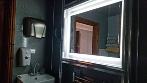 Unclassified image, 2 of 38, button - Castle Lodge B&B (Brecon)