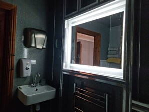 Unclassified image, 2 of 38, button - Castle Lodge B&B (Brecon)