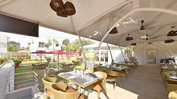 Outdoor dining - Countryside Resort By Meritas (Mawal)