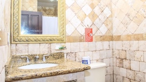 Bathroom - West End Divers Resort (Roatan)