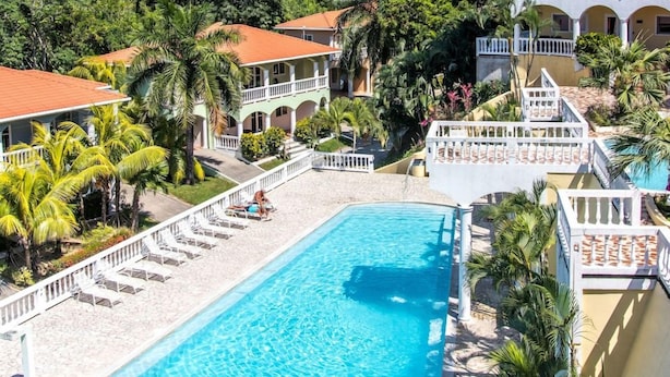 Pool - West End Divers Resort (Roatan)