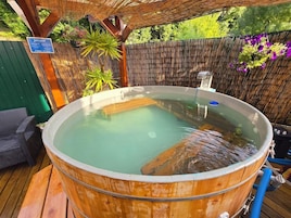 Bañera de hidromasaje exterior