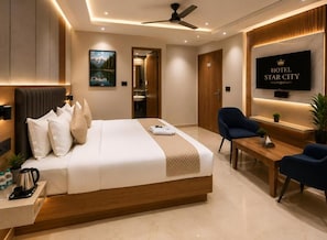 In-room safe, desk, laptop workspace, soundproofing - Hotel Star City Delhi Airport  (New Delhi)