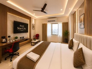 In-room safe, desk, laptop workspace, soundproofing - Hotel Star City Delhi Airport  (New Delhi)