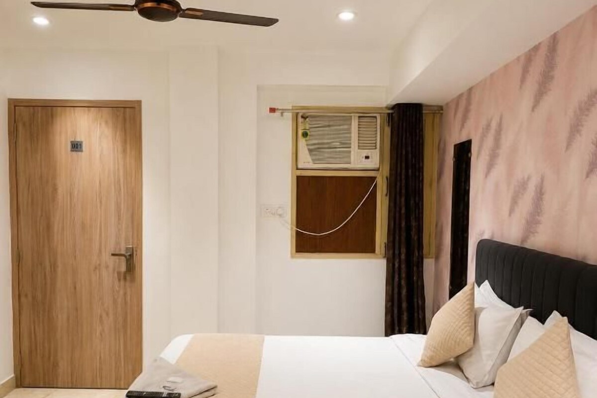 Luxury-Doppelzimmer, Balkon, Stadtblick | Zimmersafe, Schreibtisch, laptopgeeigneter Arbeitsplatz