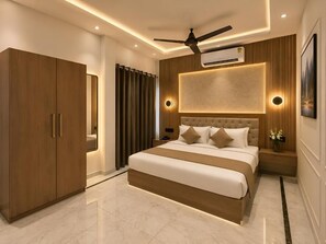 In-room safe, desk, laptop workspace, soundproofing - Hotel Star City Delhi Airport  (New Delhi)