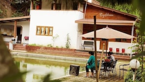 Outdoor dining - Villa Bayu Lembang (Lembang)