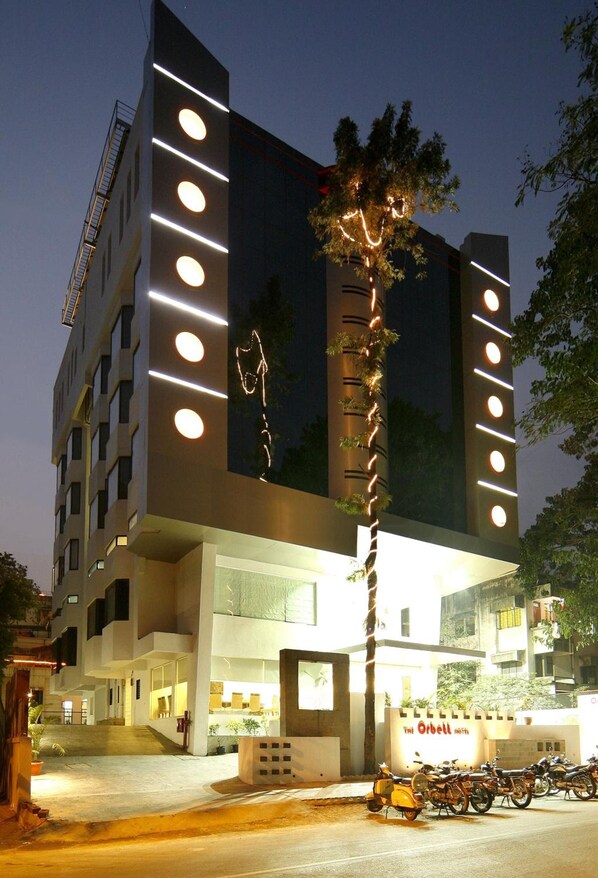 Unclassified image, 1 of 49, button - Oyo Premium Deccan Apte Road (Pune)