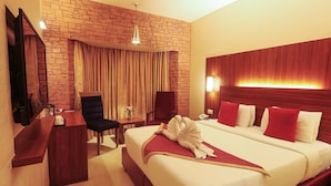 Room - Oyo Premium Deccan Apte Road (Pune)