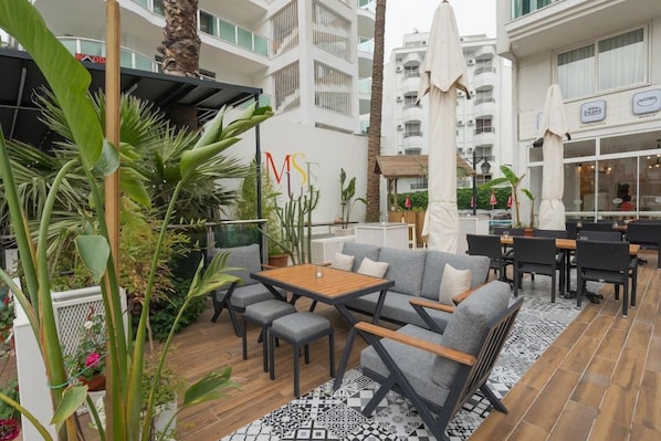 Outdoor dining - Badoka Boutique Hotel (Marmaris)