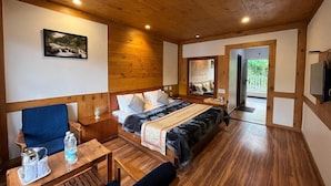 Room - Oyo Premium Log Huts (Manali)