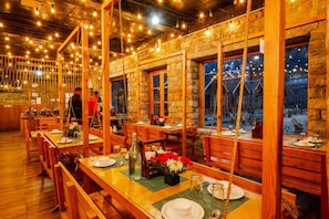 Dining - Winterfell The Stay (Manali)