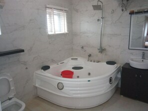 Bathroom - Peacock Apartments and Suites (Abuja)