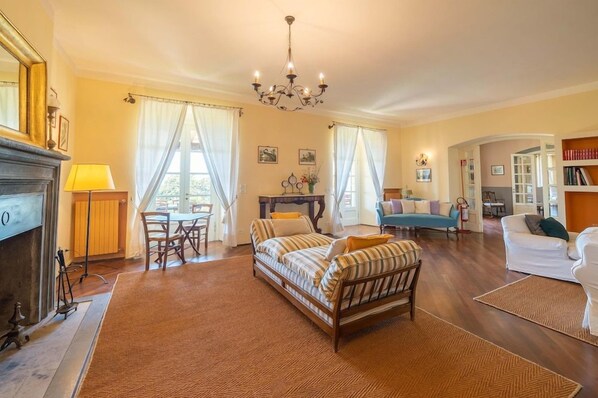 Ảnh chưa phân loại, 1 trong số 57 ảnh, nút