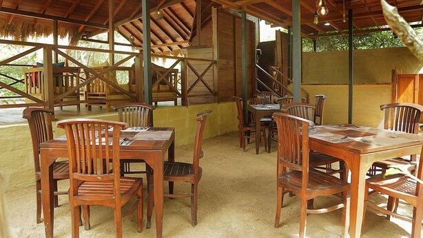 Outdoor dining - Leopard Nest Luxury Campsite (Yala)