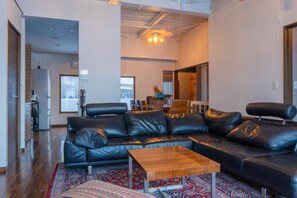 A modern living room with a sectional sofa, a coffee table, and a patterned rug. - Onsen Villa Gensen Two (Minamiuonuma-gun)