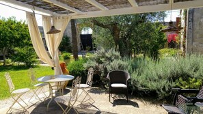 Outdoor dining - Masseria dei 12 Granai (Minervino di Lecce)