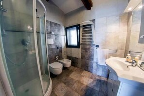 Bathroom - Hotel Capomulini Dimora Storica (Acireale)