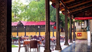 Khu ẩm thực ngoài trời