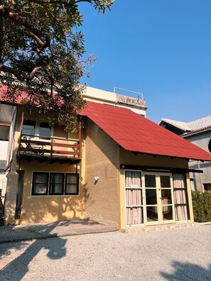 Unclassified image, 2 of 37, button - Malarer Boutique Hostel (Chonburi)