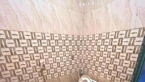 Bathroom - OYO 24053 Auro GP Guest House (Vanur)