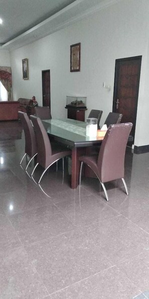 Imej tidak diklasifikasikan, 3 daripada 18, butang