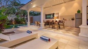 Outdoor dining - Villa CJ (Seminyak)