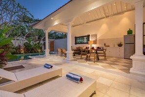 Outdoor dining - Villa CJ (Seminyak)