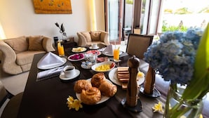 Dining - Villa Portsea (Keroboken Kelod)