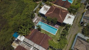 Gambar tidak terklasifikasi, 2 dari 60, tombol