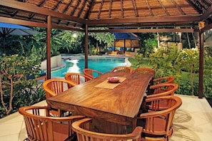 Tempat makan luar