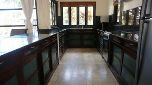 Private kitchen - Villa William Seminyak (Keroboken Kelod)