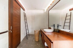 Unclassified image, 2 of 48, button - Villa Lotus (Lembongan Island)
