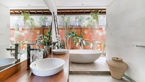 Bathroom - Villa Lotus (Lembongan Island)