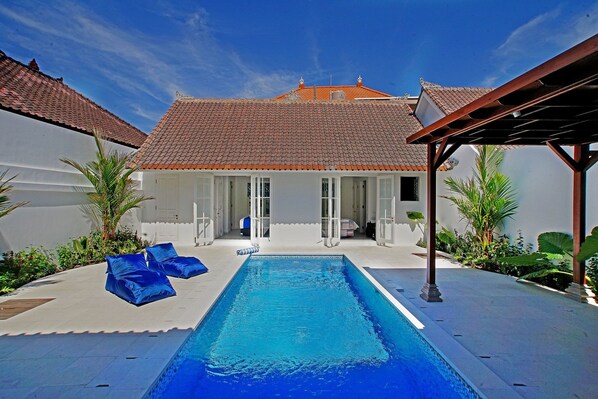 Pool - Villaley Double Six (Legian)