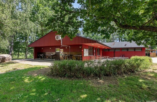 Outdoor dining - Glyttinge Cottages (Linkoping)