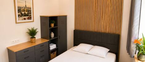 2 bedrooms, WiFi (free), bed sheets