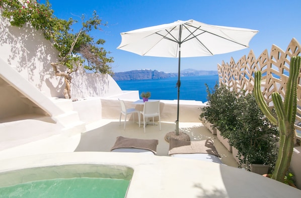 Unclassified image, 1 of 26, button - Morfi Cave House (Santorini)