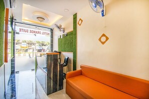 Lobby - Fabhotel Orange Suites Santacruz East (Mumbai)