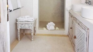 Unclassified image, 5 of 64, button - Life Resort St.thomas Royal Palm (Watamu)
