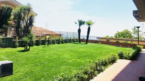 Unclassified image, 3 of 24, button - Villa Le Palme (Trecastagni)