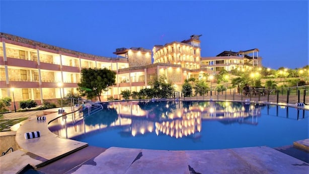 Pool - Palm Valley Svasti Resort (Udaipur)