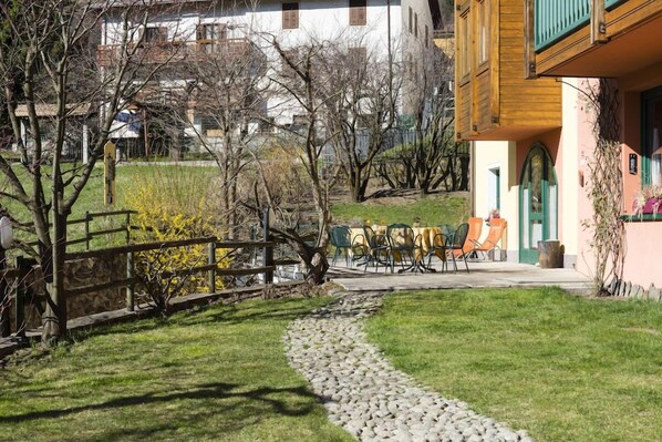 Outdoor dining - LA Betulla (Mezzana)