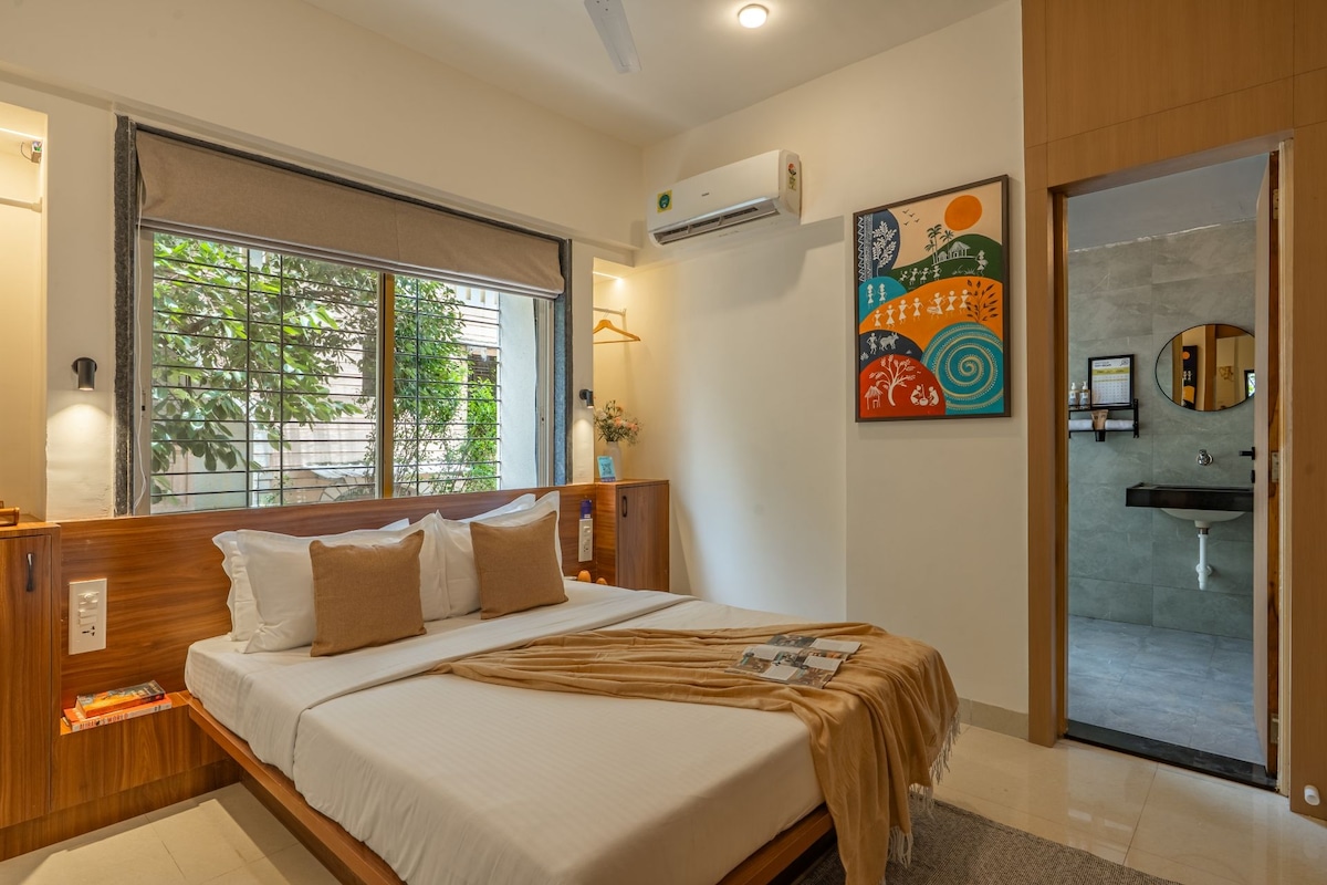 Deluxe 1 Bedroom Apartment with balcony