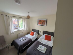 Unclassified image, 2 of 23, button - Thistle Cottage (Bury St Edmunds)