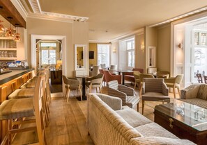 Dining - Lamplighter Dining Rooms (Windermere)