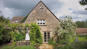 Unclassified image, 2 of 25, button - Bookers Cottage (Chipping Norton)