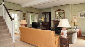 Living area - Aintree Cottage (Chipping Norton)