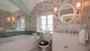 Unclassified image, 3 of 26, button - Epsom Cottage (Chipping Norton)