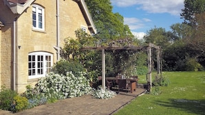Unclassified image, 4 of 26, button - Epsom Cottage (Chipping Norton)